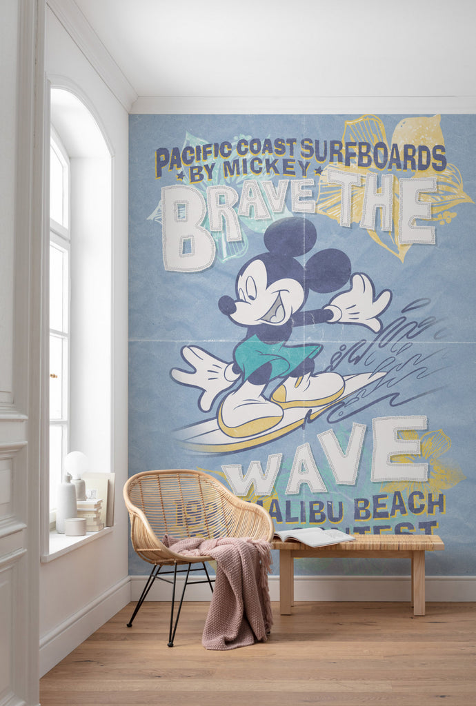 Disney fotobehang Mickey Mouse Brave The Wave surfing