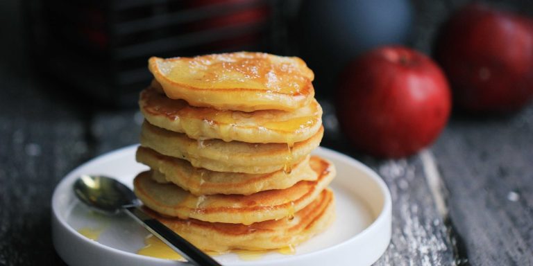 Herfstgeuren uit de koekenpan: appelpannenkoeken volgens het recept van oma