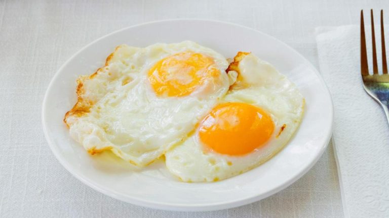 Verrassend lekker: één ingrediënt maakt uw spiegelei vele malen lekkerder