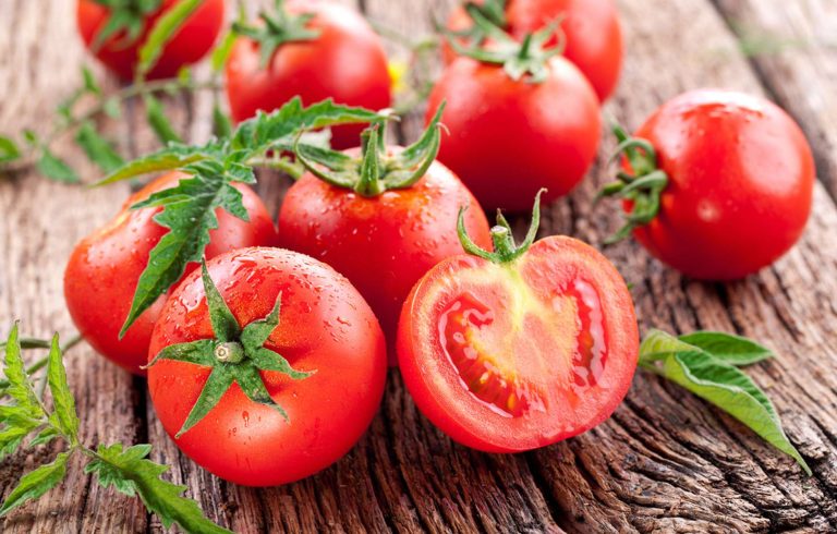 Groenteboerin legt uit waar tomaten moeten worden bewaard: “We hebben het altijd verkeerd gedaan”