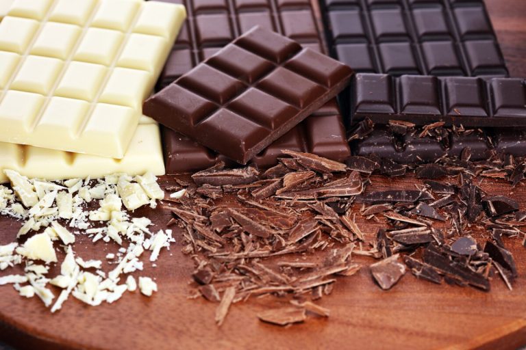 Expert waarschuwt: dit zijn de twee slechtste soorten chocolade. Ze bevatten veel suiker. Ontdek wat je beter kunt kiezen