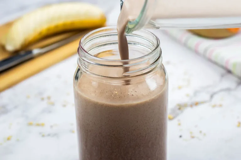 Een vullende ontbijtcocktail. Helpt je af te vallen, geeft een langdurig verzadigd gevoel en smaakt naar Nutella