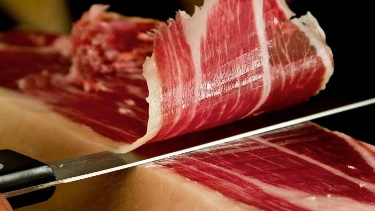 Is het goed om het witte gedeelte van Serranoham te eten? Een gastronomisch expert velt een oordeel