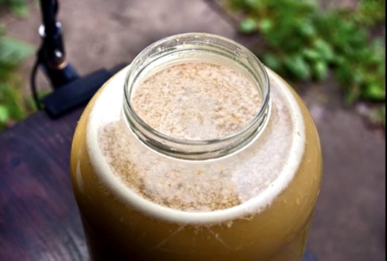 Wat betekent het witte schuim op honing? Weinigen kennen het antwoord