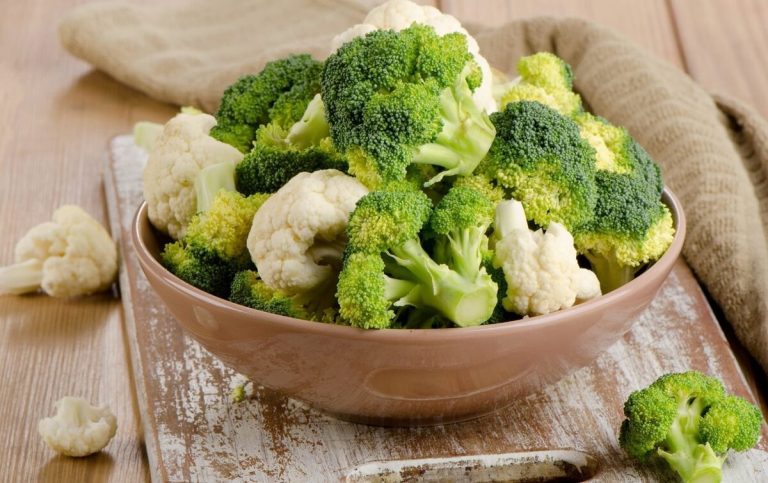 Kook broccoli of bloemkool nooit, want het is lekkerder en minder stinkend als je het met slechts één ingrediënt kookt.