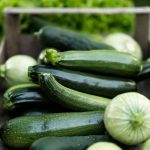Veel beter dan in de koelkast: courgettes blijven 3 maanden goed als je ze hier bewaart