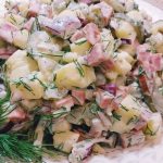 De beroemde Duitse salade: vervangt de lunch of het avondeten