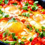 Eieren à la pizzaiola: een eenvoudig en gezond Italiaans recept als alternatief voor pasta