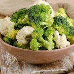 Kook broccoli of bloemkool nooit, want het is lekkerder en minder stinkend als je het met slechts één ingrediënt kookt.
