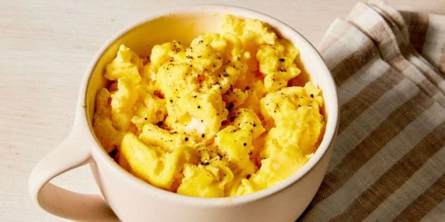 Ik bak geen eieren meer in een pan – met een gewone beker smaken ze twee keer zo lekker