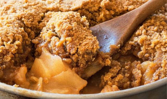 Dit knapperige dessert met peren zal deze herfst een groot succes zijn: hier is het recept dat alle fijnproevers zal bekoren!