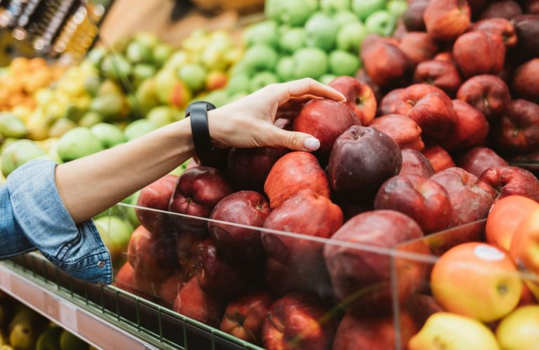 Het is de vrucht die het meest verontreinigd is met pesticiden: velen van ons eten het elke dag