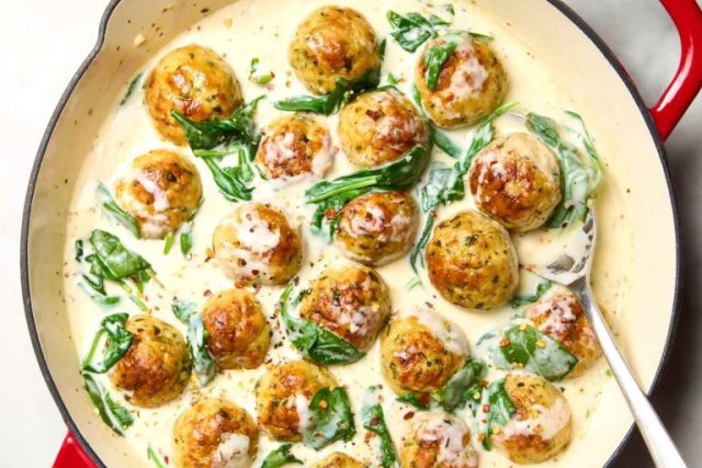 Vergeet het varkensvlees: zo maak je gehaktballetjes met kip die nog lekkerder smaken