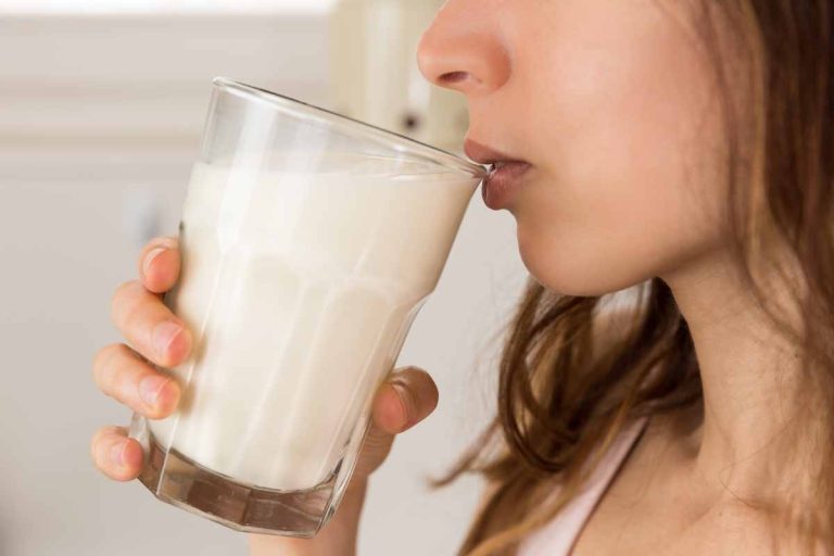 Voedings- en gezondheidsexpert Dr. Karani: “Als je meer dan 500 gram melk, yoghurt en kaas per dag drinkt, verlaag je het suikergehalte zonder dik te worden.