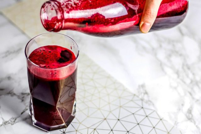 Dit smakelijke sap maakt de slagaders vrij en verwijdert cholesterol: 1 glas per dag is voldoende