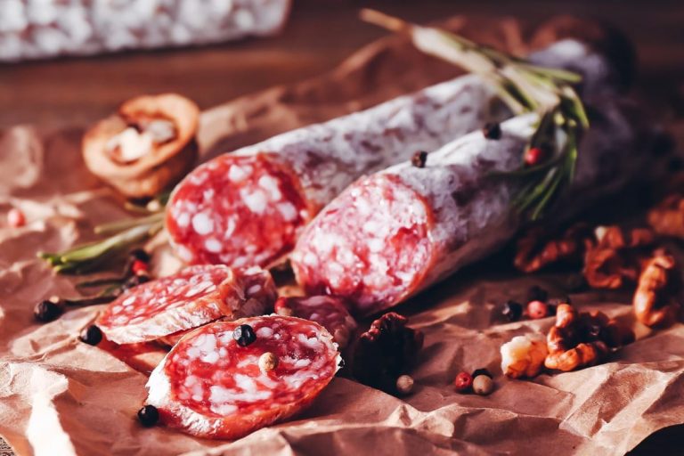 In Lombardije is er een dorpje waar de economie volledig draait om salami (een van de duurste van Italië)
