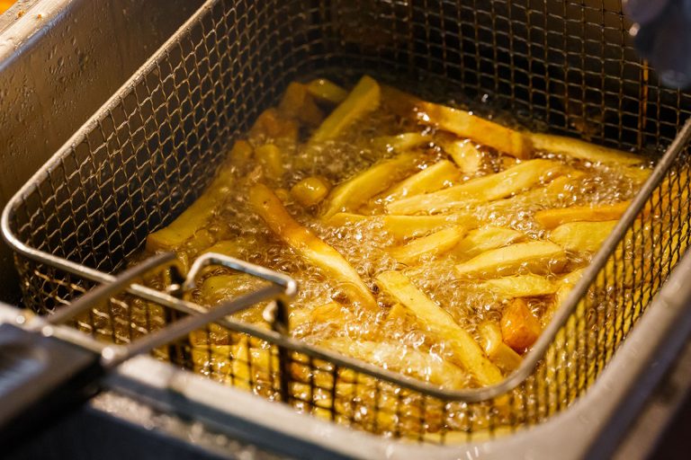 Beter dan zonnebloemolie: de wereldkampioene frietbakken geeft hier de voorkeur aan