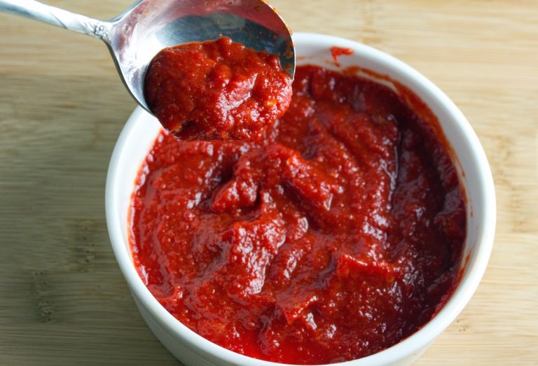 Het geheim van een perfecte tomatensaus: het ingrediënt dat de zuurheid wegneemt (het is geen suiker)