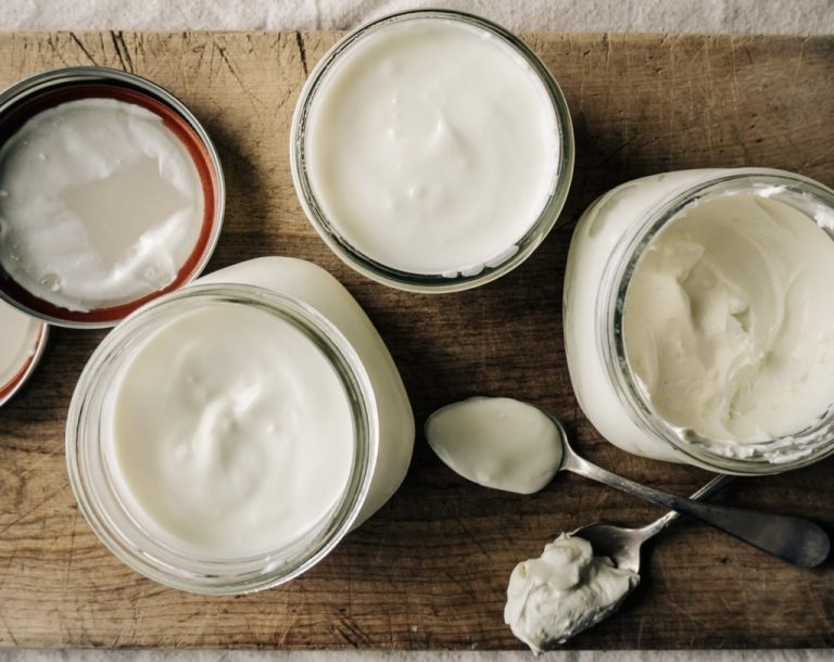 Wat is het verschil tussen gewone yoghurt en Griekse yoghurt?