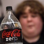 Hormoonexpert en vijand van suiker: “Alleen omdat een sinaasappel of cola frisdrank geen suiker bevat, betekent dat niet dat het goed is, je moet voorzichtig zijn”.