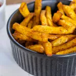 Knapperige frietjes zoals in het restaurant: met een trucje lukt het ook thuis