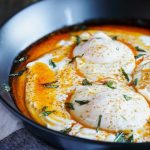 Wat eten we als ontbijt in plaats van roerei? Neem eieren, yoghurt en boter, het wordt heerlijk