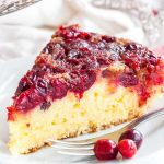 Een herfstklassieker die ook perfect is voor de feestdagen. Dit is een van de eenvoudigste recepten voor cake