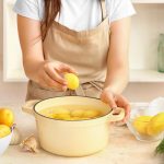 Je hebt de aardappelpuree voor niets in gewoon water gekookt: deze versie is veel lekkerder.