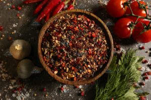 Ik droog paddenstoelen en maak de beste huisgemaakte kruidenmix. Ik strooi het over elke soep, saus en paté.