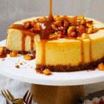 Biscoff-cheesecake met appel en kruimels: de trendy cake die smelt op je tong
