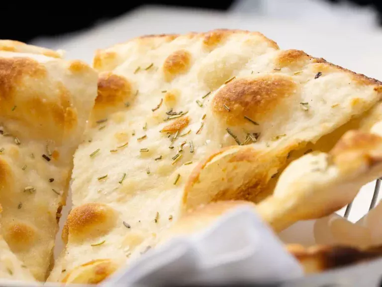 Focaccia zonder bloem, superlekker en knapperig tegelijk | het recept dat je avondeten redt