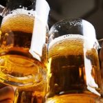 Het vernietigt de lever sneller dan wodka. Ze drinken 130 liter per persoon!