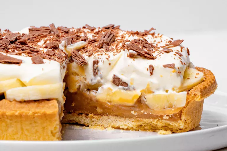 Hoe maak je lichte bananenbanoffee, een voedzaam dessert dat rijk is aan vitamine B, B6, B9 en C