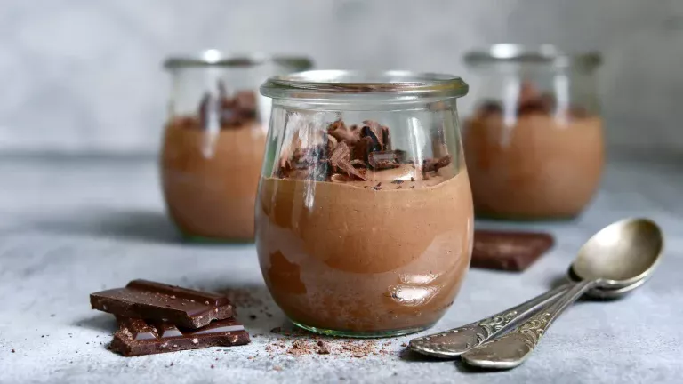Een luchtige en smeltende chocolademousse dankzij een geheim ingrediënt dat we allemaal in huis hebben
