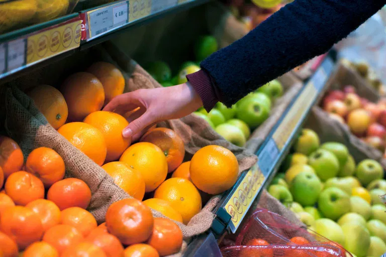 Vermijd misleiding in de fruitafdeling: hoe herken je een zoete en sappige sinaasappel?