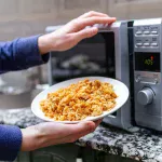 Deze ingrediënten veranderen in giftige stoffen wanneer je het eten voor de tweede keer opwarmt