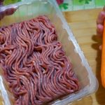 Neem 300 gram gehakt en 2 wortelen: een heerlijke maaltijd in 20 minuten