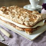 Kvæfjordkake, oftewel de beste cake ter wereld. Rechtstreeks uit het noorden van Noorwegen