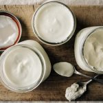 Wat is het verschil tussen gewone yoghurt en Griekse yoghurt?