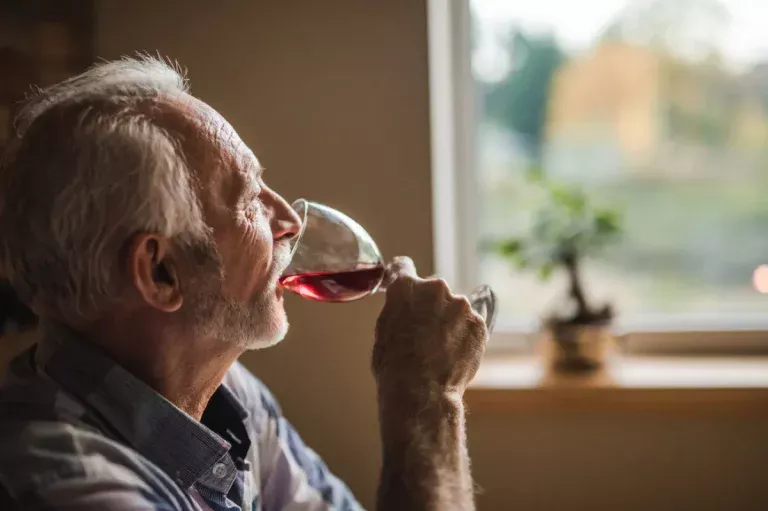 “Wijn na het eten en bier als ik dorst had. Ik heb 40 jaar gedronken. Ik ben erachter gekomen wat voor alcoholist ik ben.”
